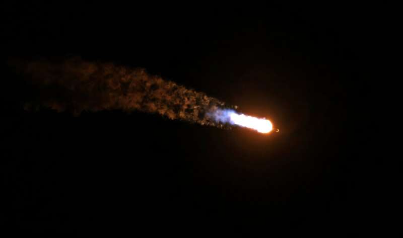 Ракета SpaceX Falcon 9 с посадочным модулем Blue Ghost компании Firefly Aerospace и лунными посадочными модулями Resilience компании ispace вылетает на орбиту после старта со стартового комплекса 39А в Космическом центре Кеннеди. Ракета SpaceX Falcon 9 с посадочными модулями Blue Ghost компании Firefly Aerospace и лунными посадочными модулями Resilience компании ispace вылетает на орбиту после старта со стартового комплекса 39А в Космическом центре Кеннеди.
