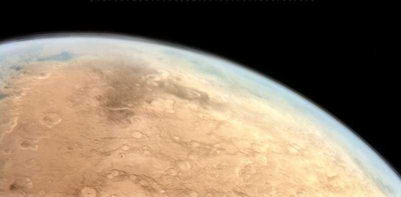Credit: UAESA / MBRSC / Hope Mars Mission / EXI / Andrea Luck, CC BY Метеориты и марсотрясения указывают на подземный океан жидкой воды на Красной планете